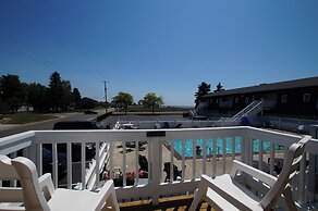 Snyder's Shoreline Inn