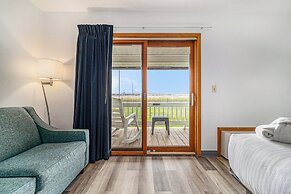 Snyder's Shoreline Inn