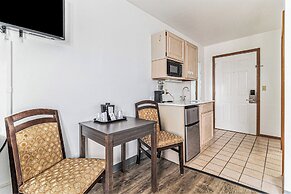 Snyder's Shoreline Inn