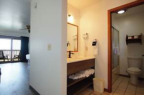 Snyder's Shoreline Inn