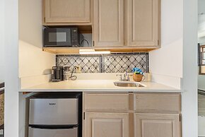 Snyder's Shoreline Inn