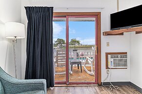 Snyder's Shoreline Inn