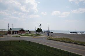 Snyder's Shoreline Inn