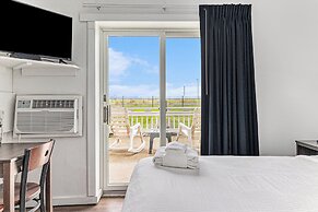 Snyder's Shoreline Inn