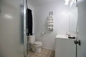 Snyder's Shoreline Inn