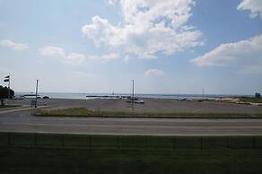 Snyder's Shoreline Inn