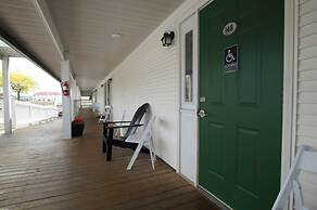 Snyder's Shoreline Inn