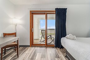 Snyder's Shoreline Inn