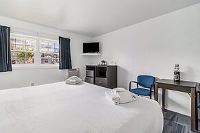 Snyder's Shoreline Inn