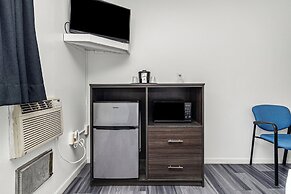 Snyder's Shoreline Inn