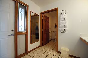 Snyder's Shoreline Inn