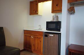 Snyder's Shoreline Inn