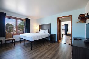 Snyder's Shoreline Inn