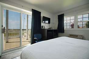 Snyder's Shoreline Inn