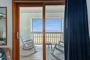 Snyder's Shoreline Inn