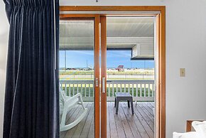 Snyder's Shoreline Inn