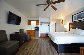 Snyder's Shoreline Inn