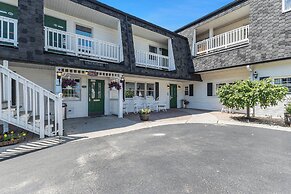 Snyder's Shoreline Inn