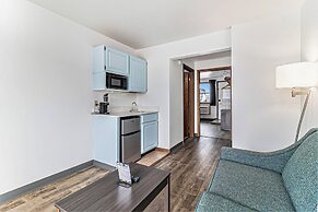 Snyder's Shoreline Inn