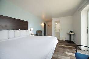 Snyder's Shoreline Inn