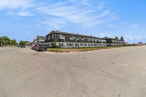 Snyder's Shoreline Inn