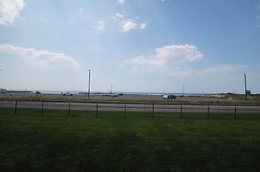 Snyder's Shoreline Inn