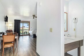 Snyder's Shoreline Inn