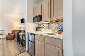 Snyder's Shoreline Inn