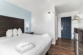 Snyder's Shoreline Inn