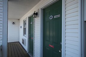 Snyder's Shoreline Inn