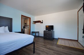 Snyder's Shoreline Inn