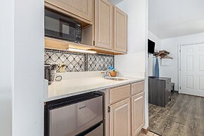 Snyder's Shoreline Inn