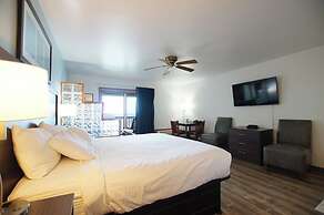 Snyder's Shoreline Inn