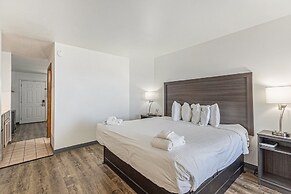 Snyder's Shoreline Inn