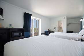 Snyder's Shoreline Inn