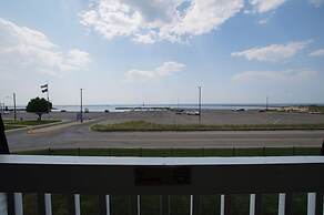 Snyder's Shoreline Inn