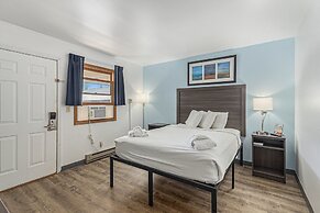 Snyder's Shoreline Inn