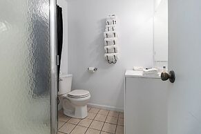 Snyder's Shoreline Inn