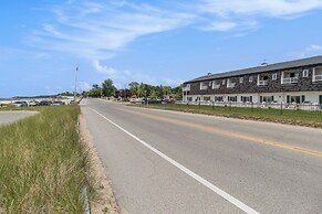Snyder's Shoreline Inn