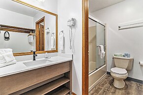 Snyder's Shoreline Inn