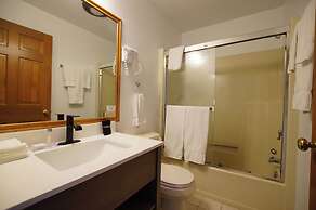 Snyder's Shoreline Inn