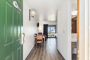 Snyder's Shoreline Inn