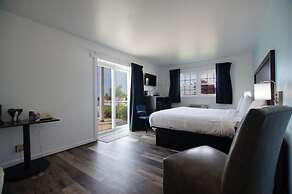 Snyder's Shoreline Inn