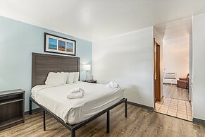 Snyder's Shoreline Inn