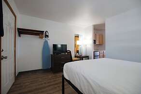 Snyder's Shoreline Inn