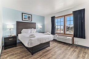 Snyder's Shoreline Inn