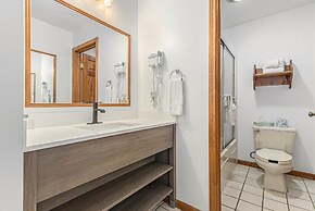 Snyder's Shoreline Inn