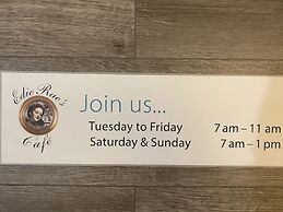 The Old Courthouse Inn