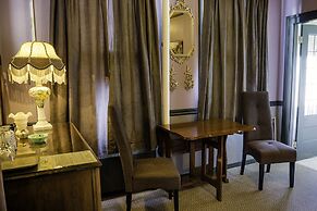 The Old Courthouse Inn