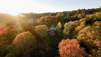 Timberholm Inn